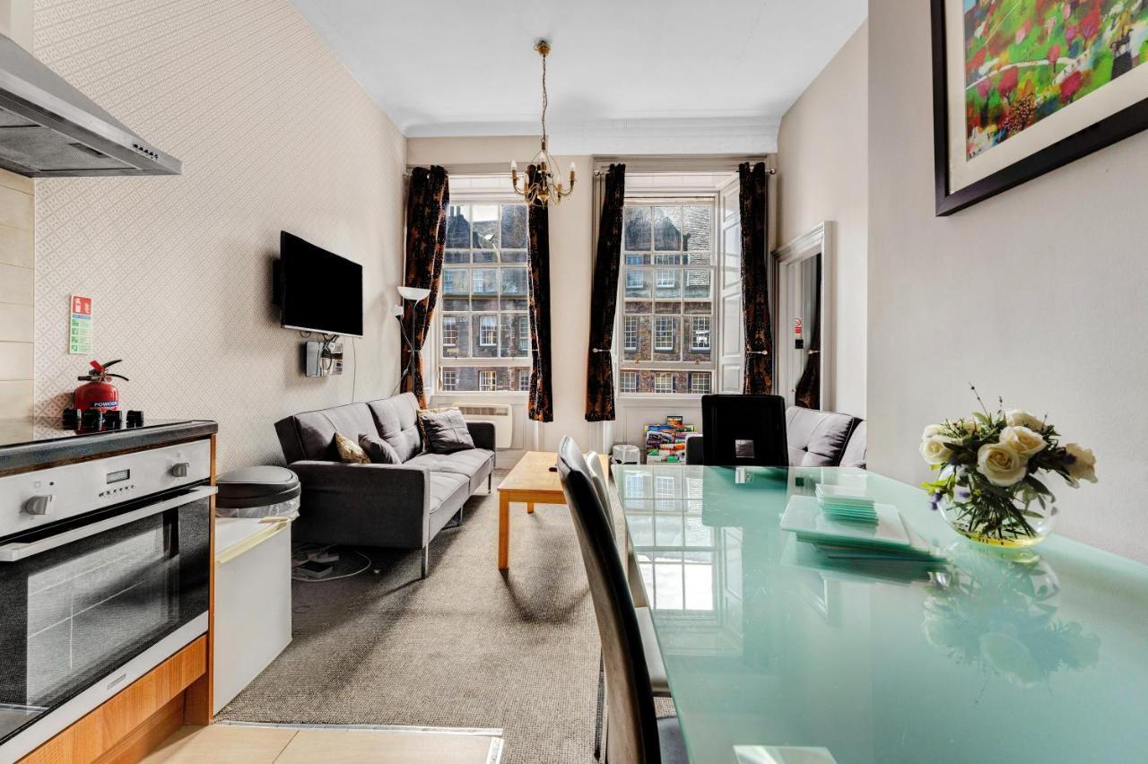 Unique 2 Bedroom Castle Suite Apartment - Near Edinburgh Castle & Royal Mile Exterior photo
